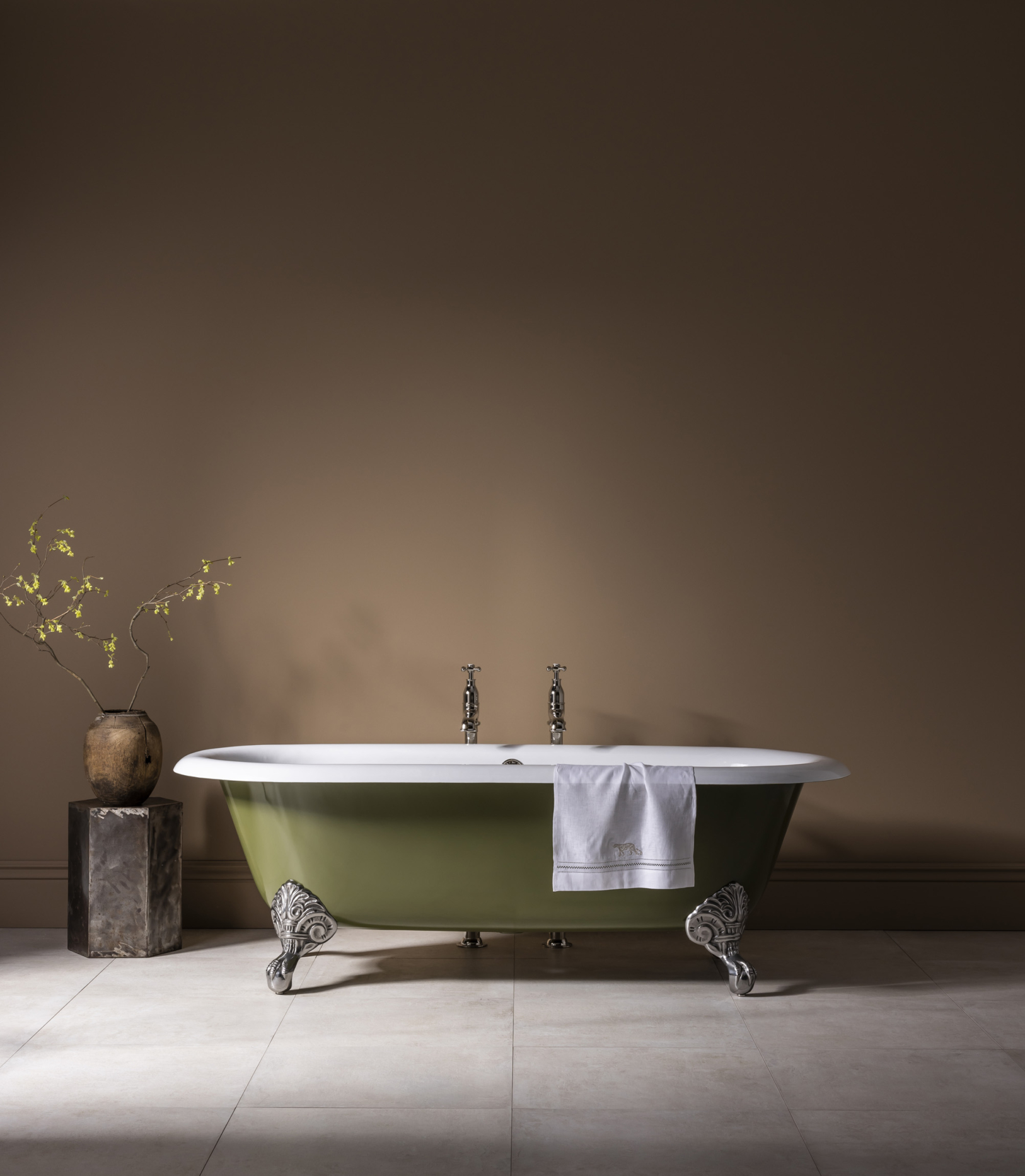The Spey Cast Iron Bath Tub With Ball & Claw Feet