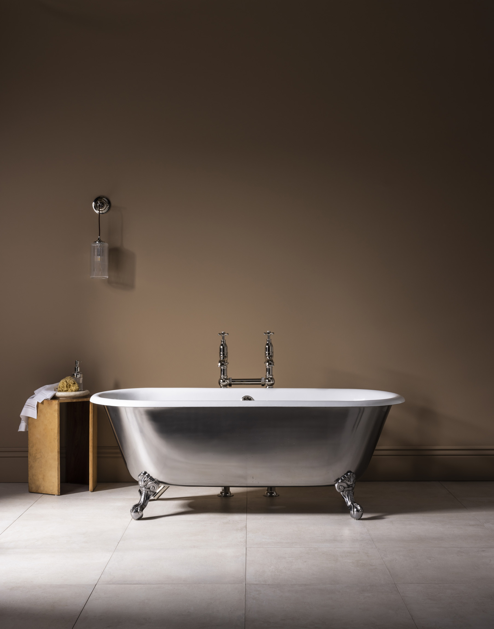 The Swale Cast Iron Bath Tub With Ball & Claw Feet