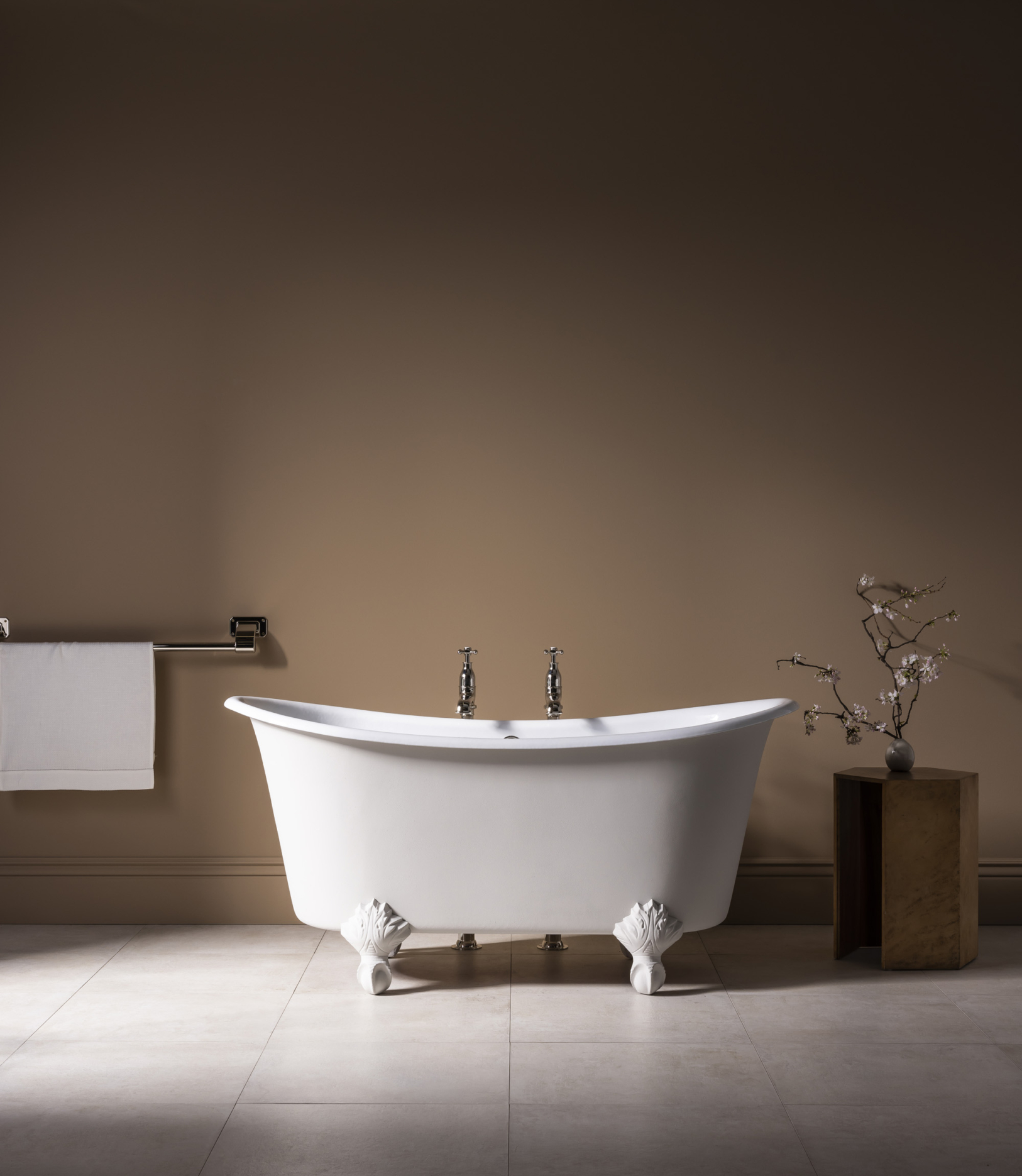 The Torridge Cast Iron Bath With Ball & Claw Feet