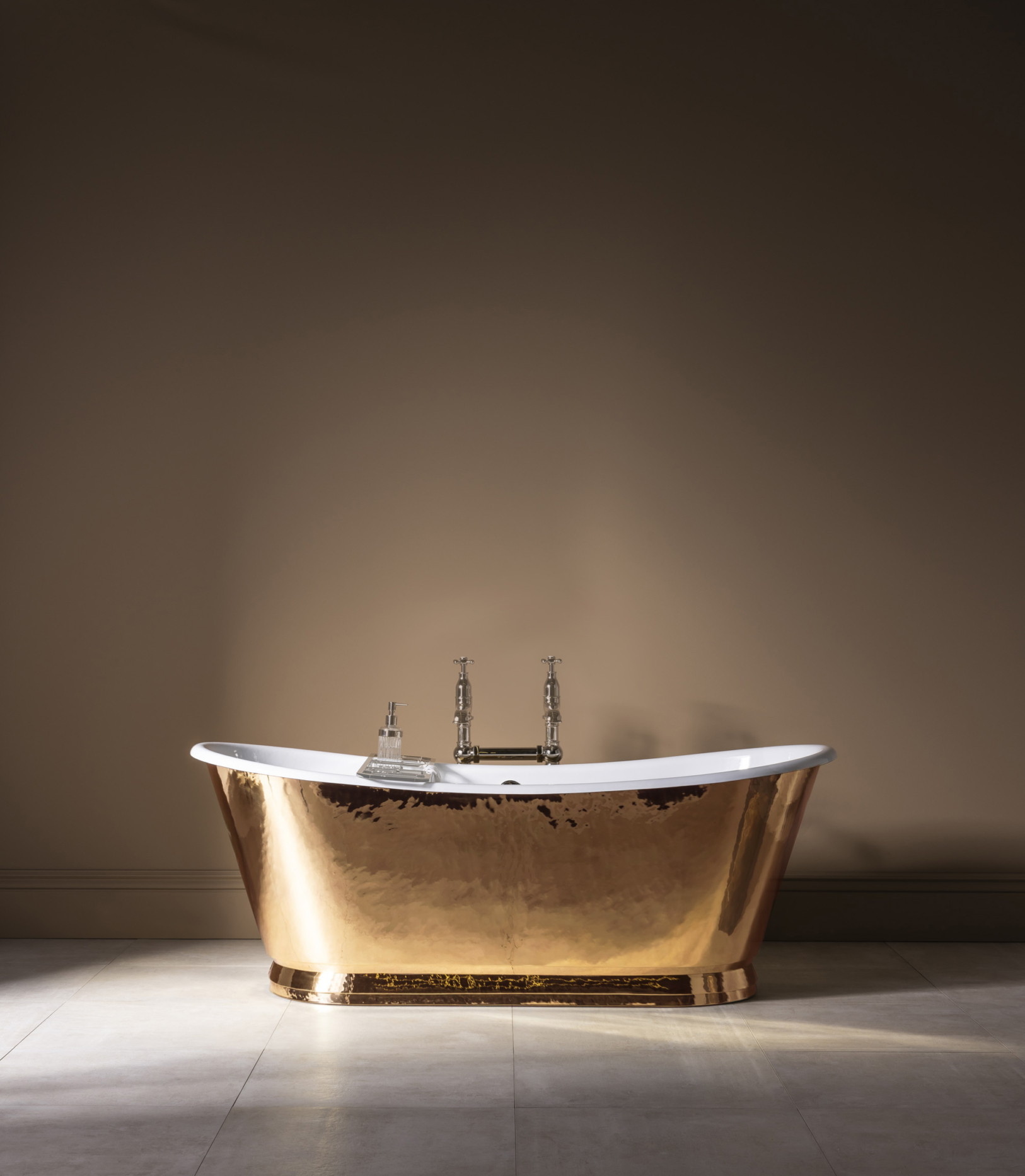The Hammered Copper Wye Bateau Cast Iron Bath Tub