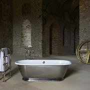 The Tamar Cast Iron Skirted Bath Tub