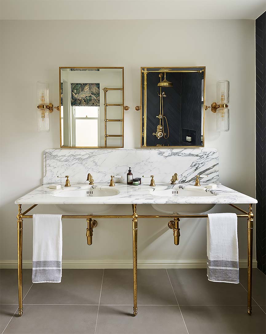 The double lowhter in arabescato marble