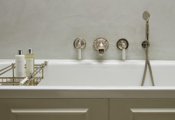 Four Storey Pimlico Townhouse lion bath filler
