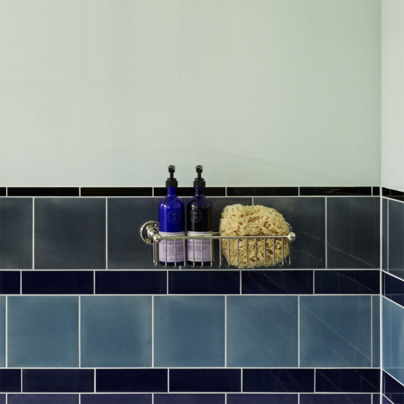 Bathroom bottle rack