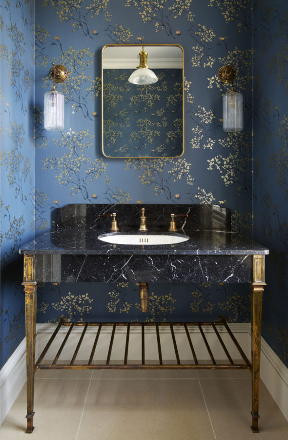 The Single Thames with black marquina marble