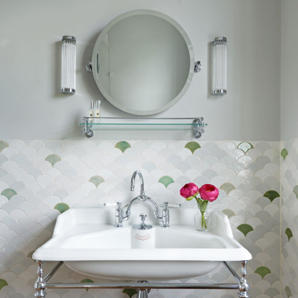 Bathroom single shelf
