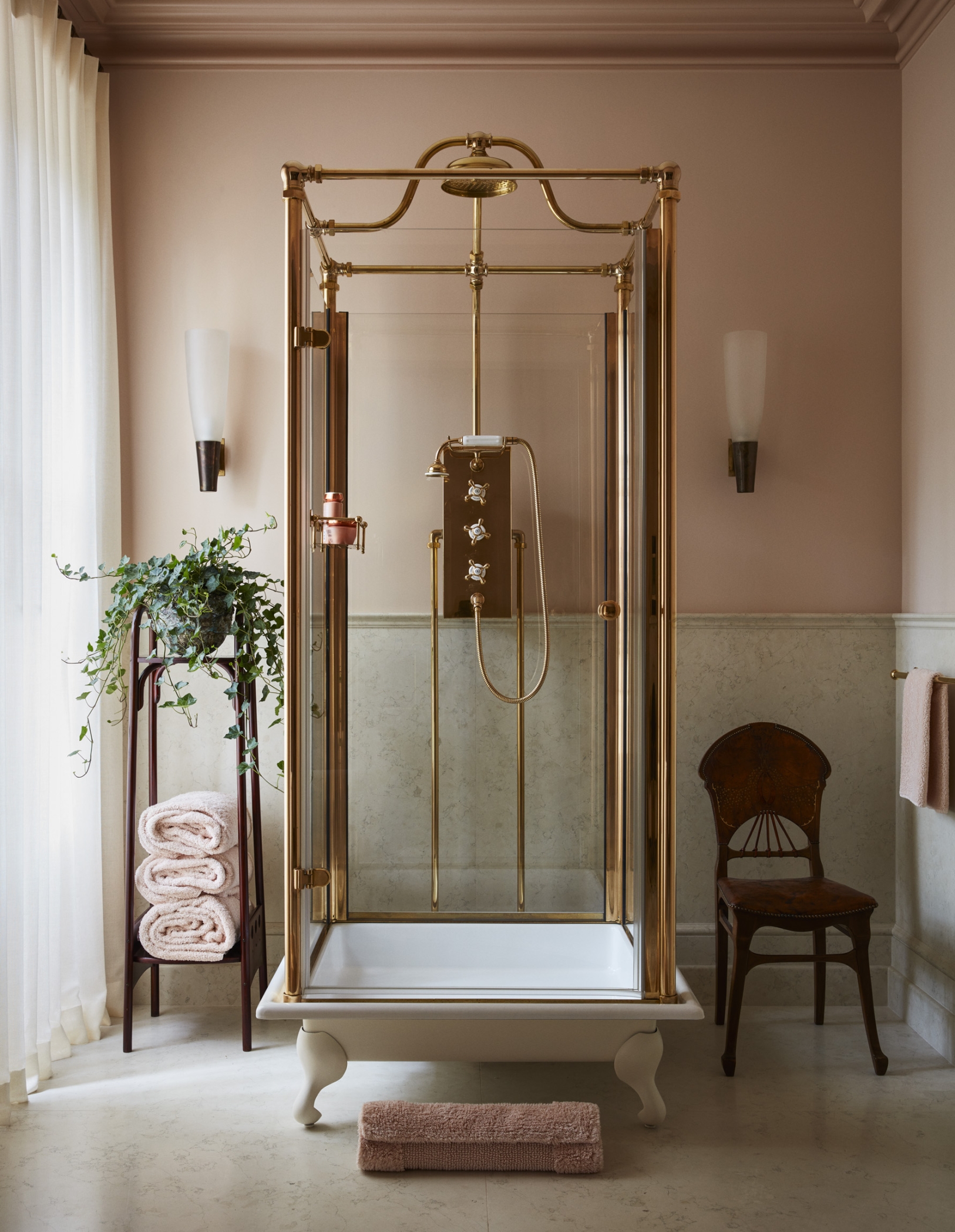 The Spittal Freestanding Shower